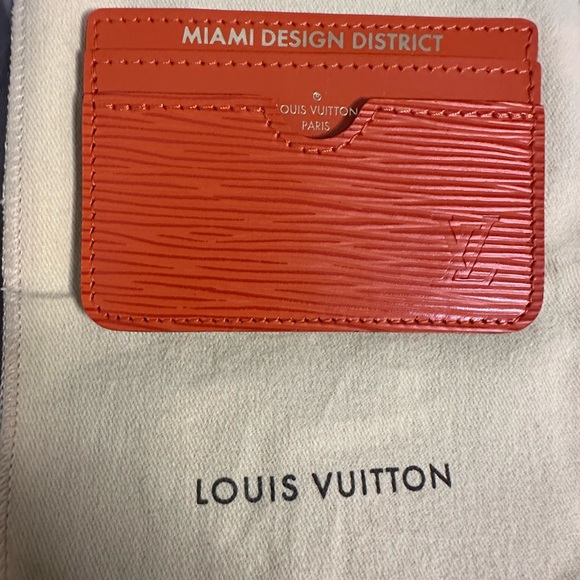 Louis Vuitton Epi Leather Card Holder - VIP Gift item - Picture 2 of 4
